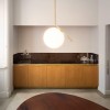 Suspension IC S2 laiton brossé Flos Valente Design Michael Anastassiades mise en scène
