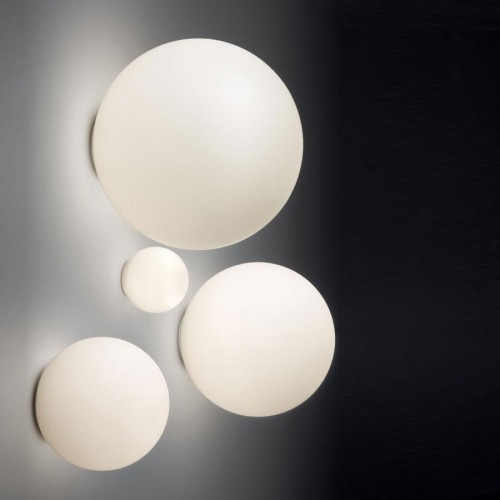 Applique / Plafonnier Dioscuri 35 mise en scène show room Artemide