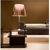 Lampe de chevet Ktribe T2 et son abat-jour de couleur bronze - designer Philippe Starck - marque FLOS - revendeur Valente Design