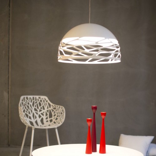 Suspension Kelly Small Dome 50 blanche de Studio Italia Design Valente Design Andrea Tosetto table salle à manger