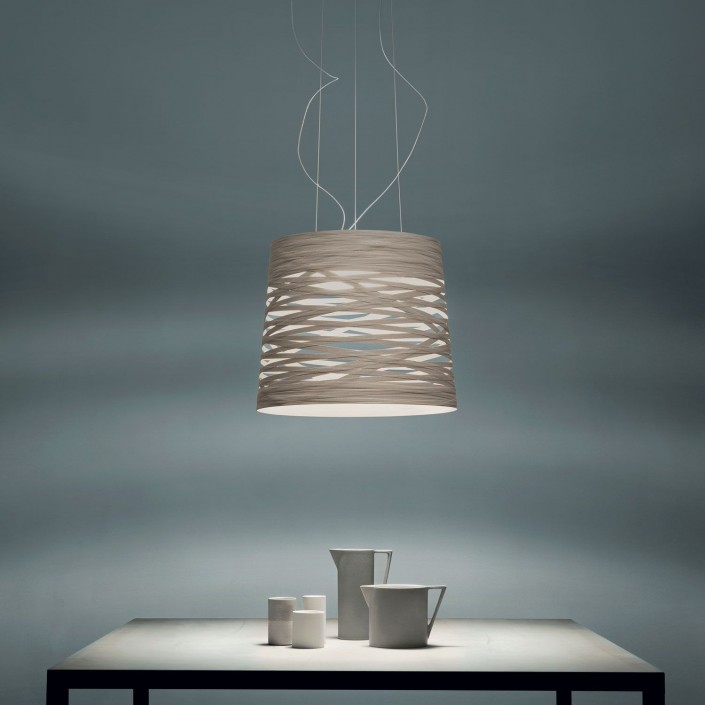 Éclairage avec la suspension tress grande par le designer Marc Sadler de la marque Foscarini en vente chez Valente Design