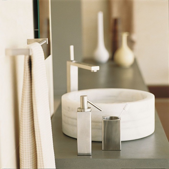 Porte serviette 60 cm Metric chromé brillant et inox mat  de la marque pomd'or