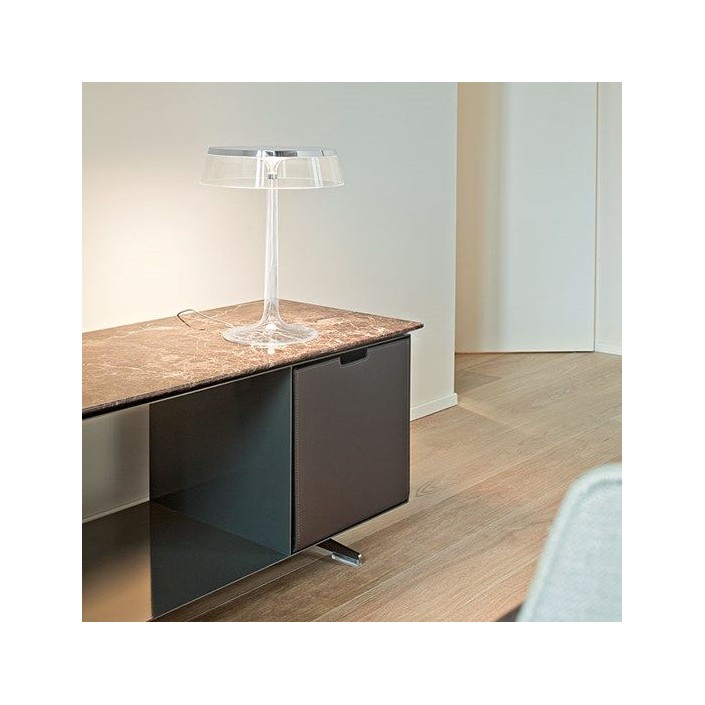 Lampe de table chromée Bon Jour Philippe Starck mise en scène de flos - Valente design