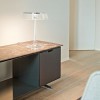 Lampe de table chromée Bon Jour Philippe Starck mise en scène de flos - Valente design