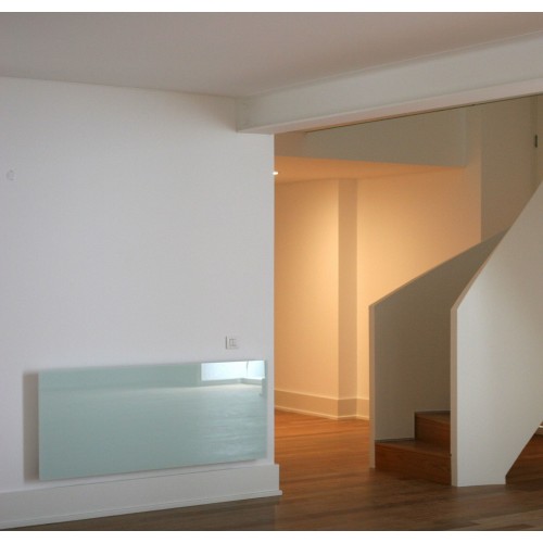 Radiateur Solaris horizontal 1200W blanc brillant avec reflets vert de la marque Fondis - Valente Design
