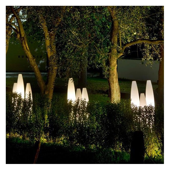 Lampadaire Havana Outdoor Terra Bassa piquet mise en scène