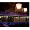 Restaurant avec lampadaire Ktribe F3 abat-jour transparent - designer Philippe Starck - marque FLOS - Valente Design