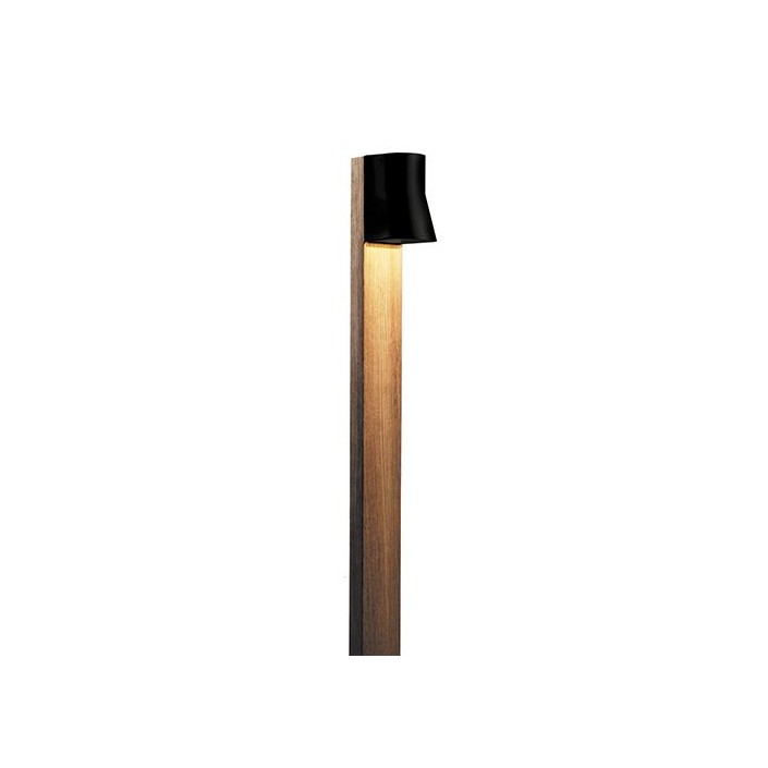 Borne d'extérieur Beacon avec applique noire en porcelaine et teck de la marque Royal Botania disponible chez Valente Design