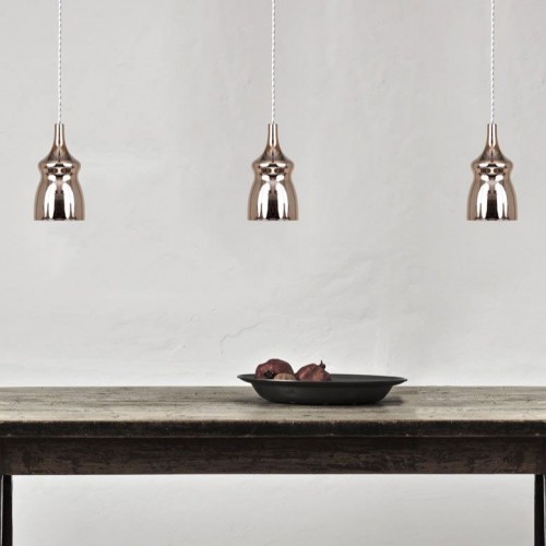 Suspension Nostalgia Glass Small chrome de Studio Italia Design Valente Design Dima Loginoff au dessus d'une table