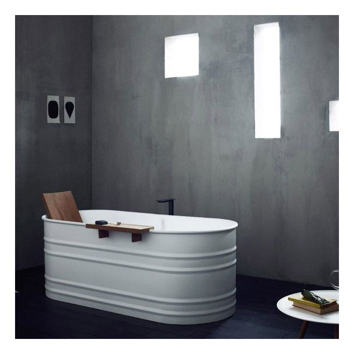 Une salle de bains avec la baignoire contemporain vieques de la marque Agape - Valente Design
