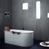 Une salle de bains avec la baignoire contemporain vieques de la marque Agape - Valente Design