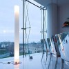 Lampadaire Stylos mise en scène éclairé  de flos