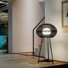 Lampadaire noire Garota P 01 mise en scène BOVER chez Valente Design