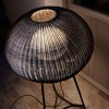 Lampe à poser noire Garota P 01 mise en scène détail BOVER chez Valente Design
