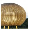 Zoom sur l'abat-jour tressé du lampadaire blanc Garota P 01 BOVER chez Valente Design