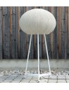 Lampe à poser blanche Garota P 01 en extérieur BOVER chez Valente Design