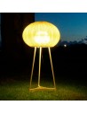 Lampadaire d'extérieur blanc Garota P 01 éclairé BOVER chez Valente Design
