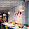 Éclairage d'un restaurant avec la suspension Garota A S 01 couleur blanche BOVER - Valente Design