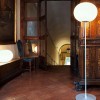 Lampadaire Glo-Ball F3 argent de Flos Valente Design Jasper Morrison dans salon