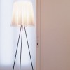 Lampadaire Rosy Angelis abat-jour en tissu de flos mise en scène - Valente Design