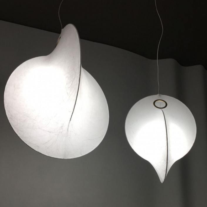 Vue d'ensemble de luminaire blanc Overlap S1 FLOS - Valente Design