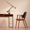 Lampe de table Tizio noir  35 mise en scène de bureau Artemide - Valente Design