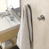 Mise en scène patère chrome sans couvercle GEYSER pour COSMIC - Valente Design