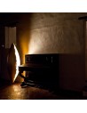 Lampadaire PostKrisi F 100 or Catellani and Smith mise en scéne de profil - Valente Design