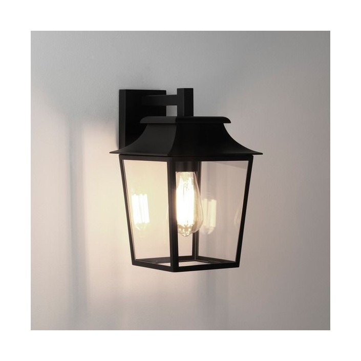 mise en scène noire Applique Richmond Wall Lantern 254 Astro Ligthing - Valente Design