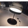 Lampe de table Equatore couleur nickel Fontana Arte éclairée - Valente Design