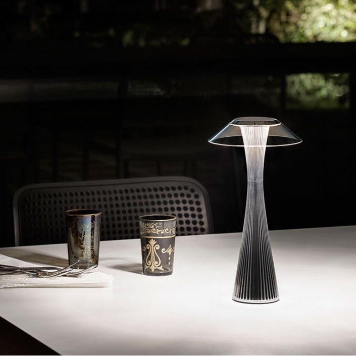 Lampe sans fil Space outdoor de Kartell mise en scène - Valente Design