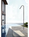 Douche de piscine Twiggy CS.40 pomme de douche + robinet d’arrêt eau froide FonteAlta Valente Design mise en scène