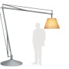 Taille du lampadaire Superarchimoon avec abat-jour en tissu plissé par Flos du designer Philippe Starck chez Valente Design