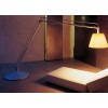 Lampadaire Superarchimoon en aluminium et son abat-jour en tissu plissé par Flos du designer Philippe Starck chez Valente Design