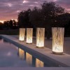 Mise en lumière en bord de piscine Lampe de sol Don\'t touch Karman - Valente Design