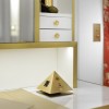 Multiprise Pyramide champagne mise en scène Meljac - Valente design