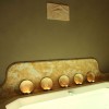 Baignoire avec bougeoir LUNA or Catellani & Smith Valente Design mise en scène allumé