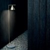 Lampadaire Captain Flint outdoor structure laiton brossé / pied lave grise Flos Valente Design mise en scène