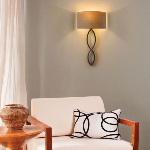 Applique Caserta bronze abat-jour oyster vue mise en scène AstroLighting Valente Design