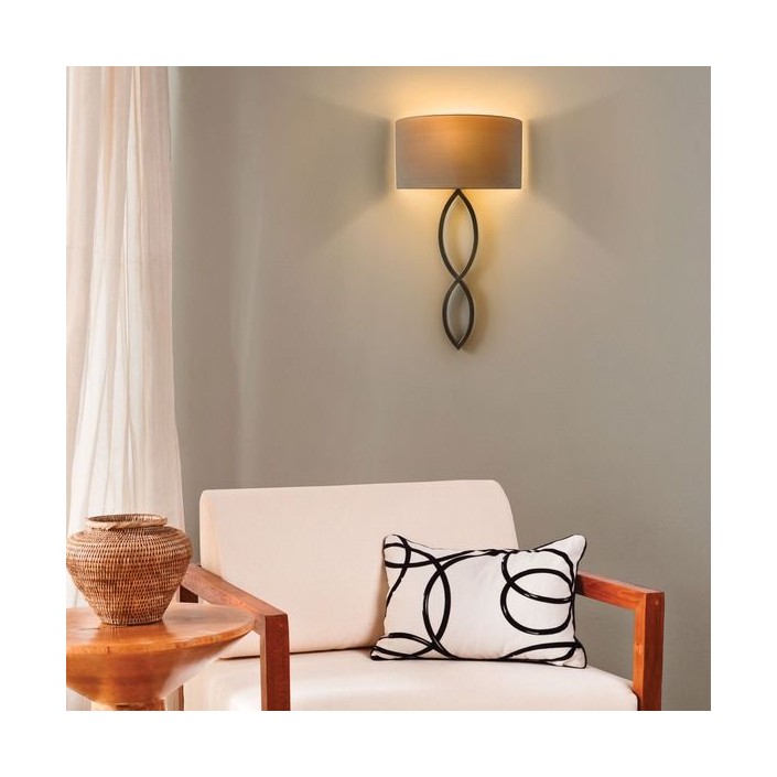 Applique Caserta bronze abat-jour oyster vue mise en scène AstroLighting Valente Design