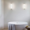 Salle à manger avec éclairage mashiko 360 Classic or mat Astro lighting - Valente Design