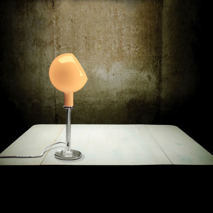 Lampe à poser Parola ambre Fontana Arte Valente Design mise en scène