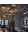 Suspension Gold Moon Chandelier Catellani and Smith Valente Design allumée mise en scène restaurant