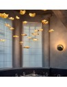 Suspension Gold Moon Chandelier or Catellani and Smith Valente Design allumée mise en scène