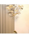 Suspension Gold Moon Chandelier or Catellani and Smith Valente Design allumée mise en scène au dessus d'une table