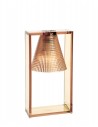 Lampe de table sculptée Light Air avec couleur rose pour la marque Kartell vue de côté - Valente Design
