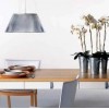 Éclairage dans une cuisine avec la suspension Romeo Moon S2 du designer Philippe Starck pour la marque Flos - Valente Design