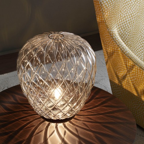 lampe de Table Pinecone cage chromée verre transparent Fontana Arte Valente Design Paola Navone sur table