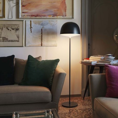 Lampadaire Cheshire noir fontana Arte Valente Design GamFratesi Studio dans salon