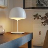 Lampe de table Cheshire blanc FontanaArte Valente Design GamFratesi Studio mise en scène